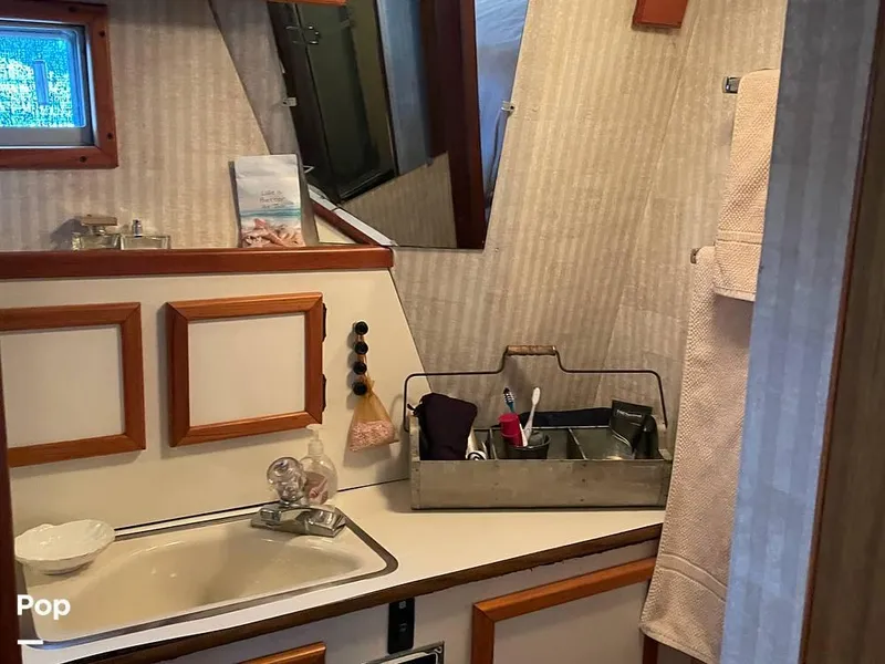 Slide: The Image of 1976 Viking 43 Double Cabin Motoryacht for sale in Portage, IN - 17