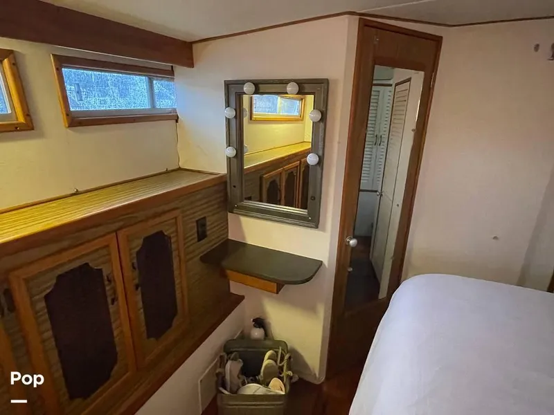 Slide: The Image of 1976 Viking 43 Double Cabin Motoryacht for sale in Portage, IN - 20