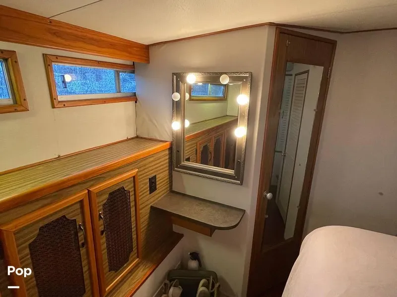 Slide: The Image of 1976 Viking 43 Double Cabin Motoryacht for sale in Portage, IN - 21