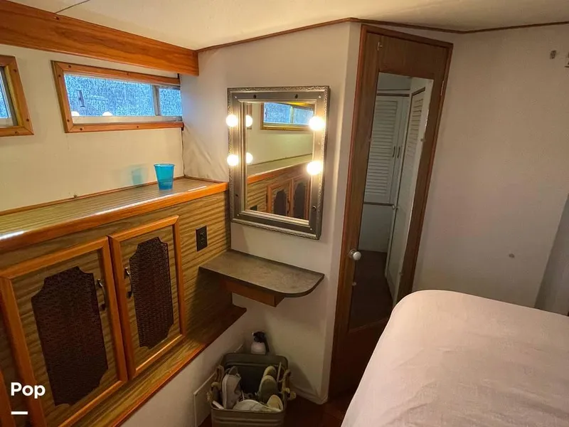 Slide: The Image of 1976 Viking 43 Double Cabin Motoryacht for sale in Portage, IN - 23