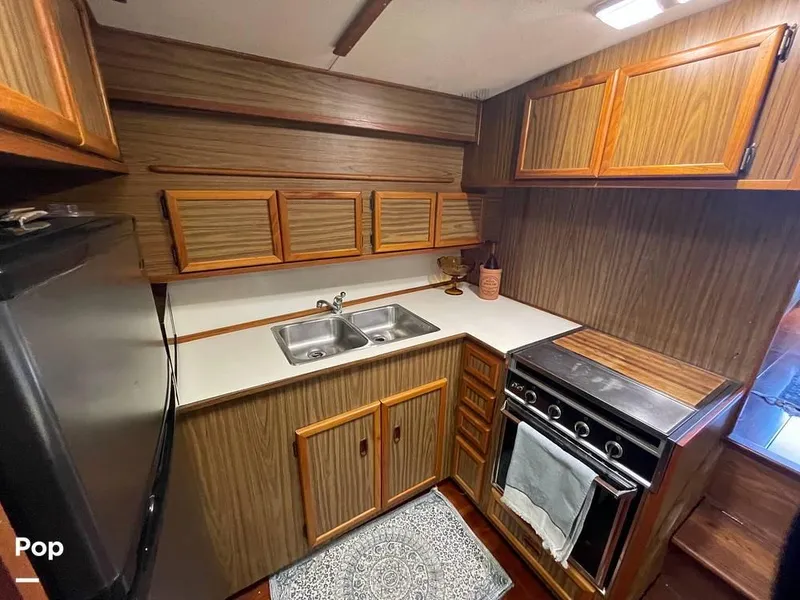 Slide: The Image of 1976 Viking 43 Double Cabin Motoryacht for sale in Portage, IN - 28