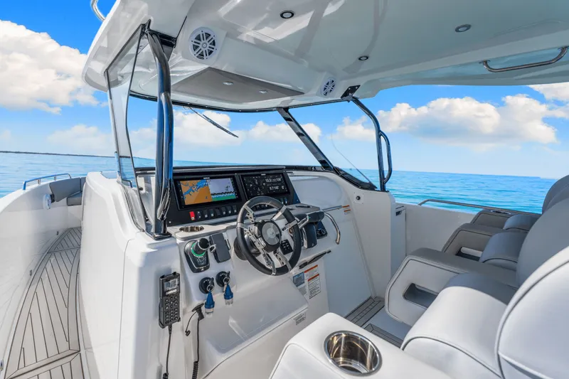 Slide: The Image of Cruisers Yachts 38 VTR 2026 - 21