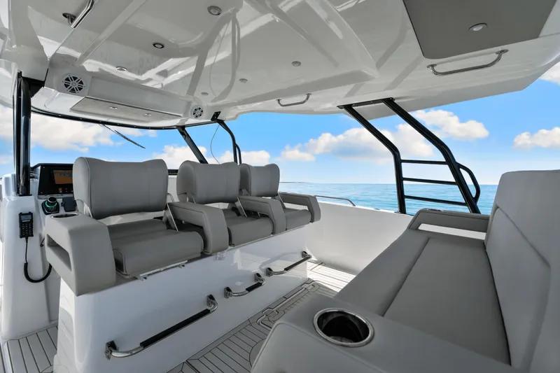 Slide: The Image of Cruisers Yachts 38 VTR 2026 - 29