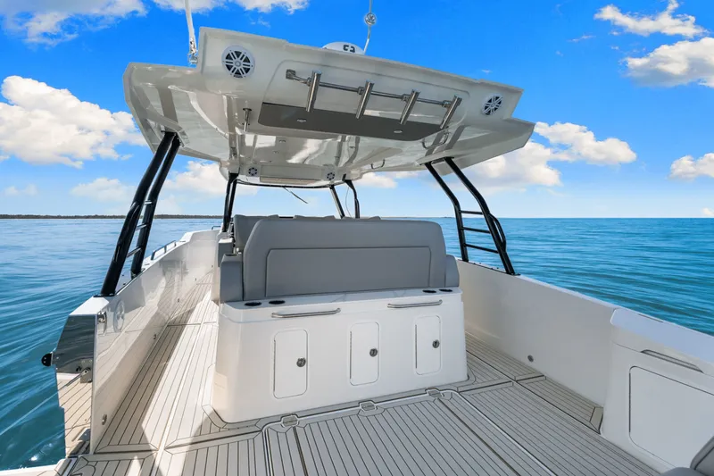 Slide: The Image of Cruisers Yachts 38 VTR 2026 - 38