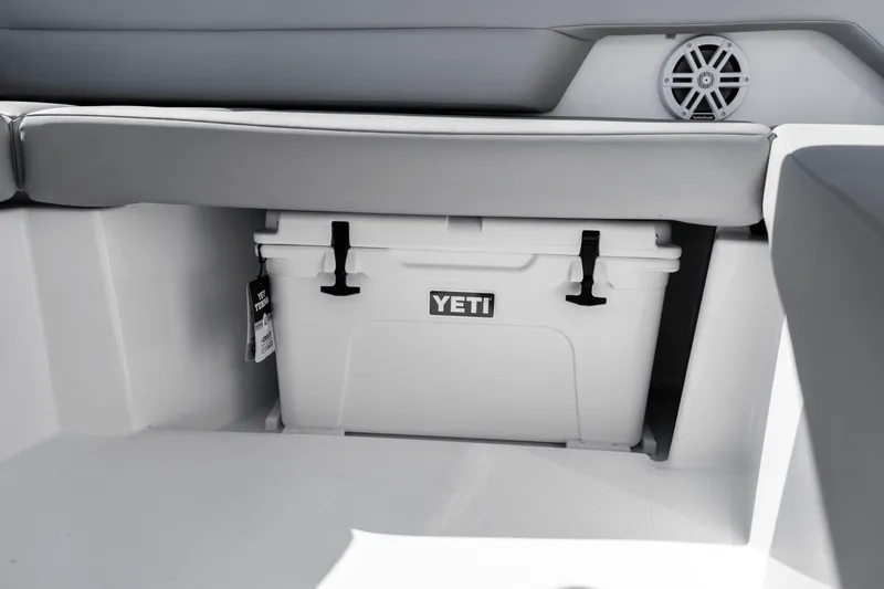 Slide: The Image of Cruisers Yachts 38 VTR 2026 - 46