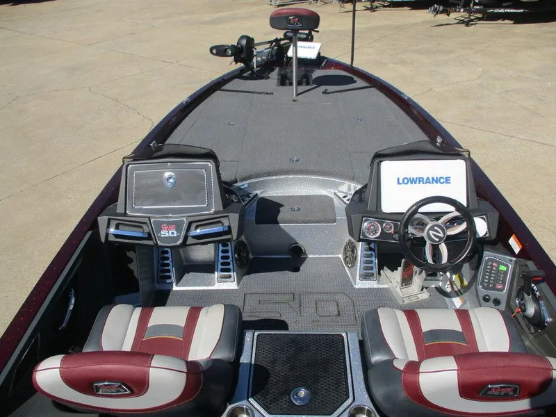 Slide: The Image of 2018 Ranger Z521L ICON boat interior with dual seats and advanced navigation systems. - 7