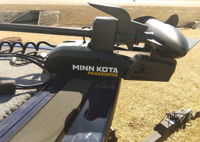 Slide: The Image of 2023 Tracker Targa V-18 WT with Minn Kota PowerDrive trolling motor. - 7