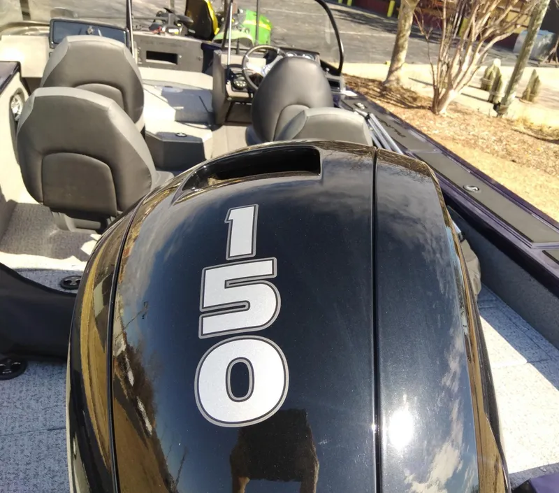 Slide: The Image of 2023 Tracker Targa V-18 WT boat with 150 HP engine, interior view. - 8