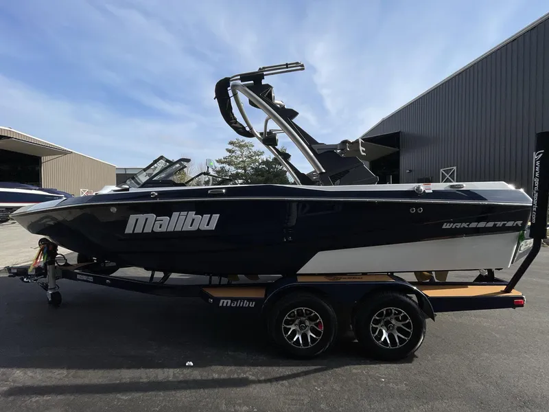 The Image of Malibu Wakesetter 21 LX 2023 - 1
