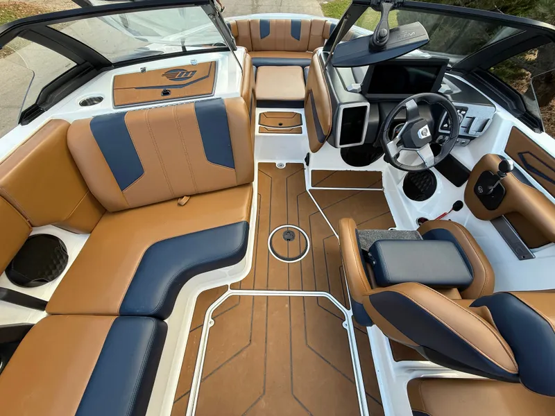 Slide: The Image of Malibu Wakesetter 21 LX 2023 - 101