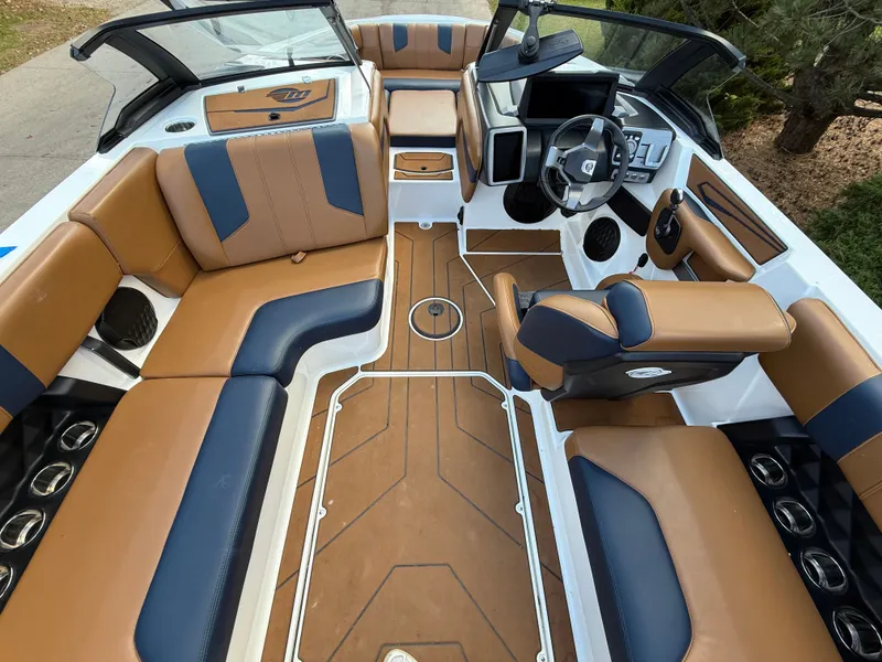 Slide: The Image of Malibu Wakesetter 21 LX 2023 - 106