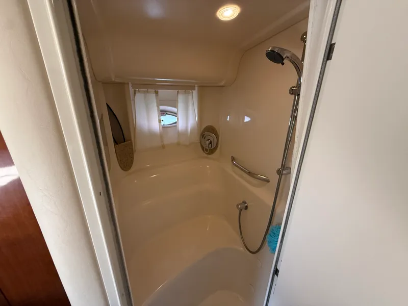 Slide: The Image of Sea Ray 420 SUNDANCER 2004 - 69