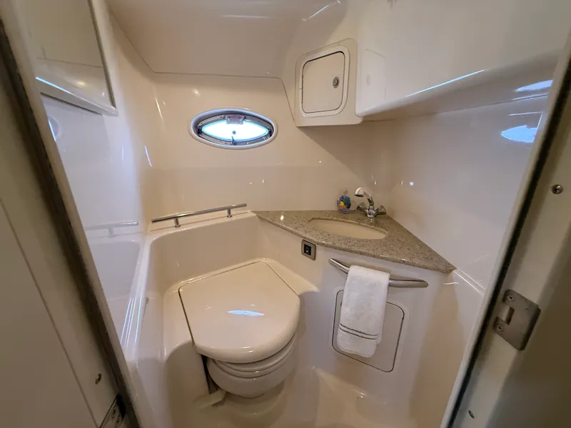 Slide: The Image of Sea Ray 420 SUNDANCER 2004 - 76
