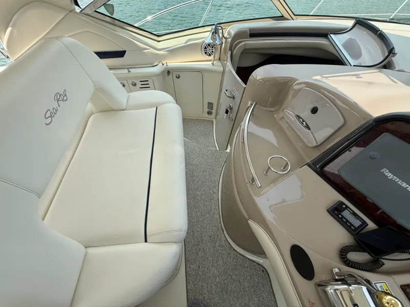 Slide: The Image of Sea Ray 420 SUNDANCER 2004 - 50