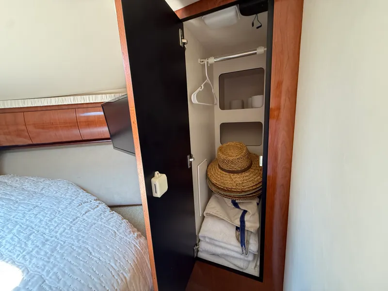 Slide: The Image of Sea Ray 420 SUNDANCER 2004 - 67