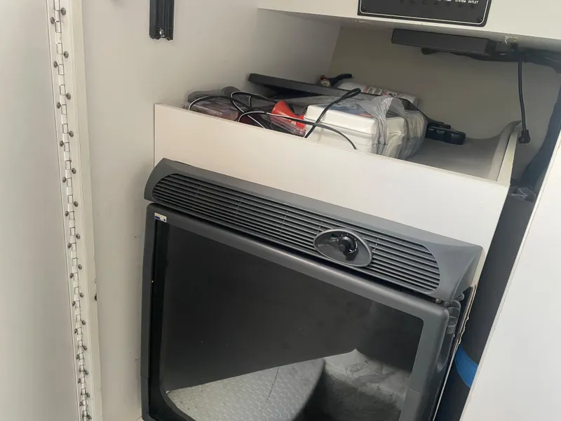 Slide: The Image of 2007 Formula 353 FASTech interior storage with electronic equipment and accessories. - 41