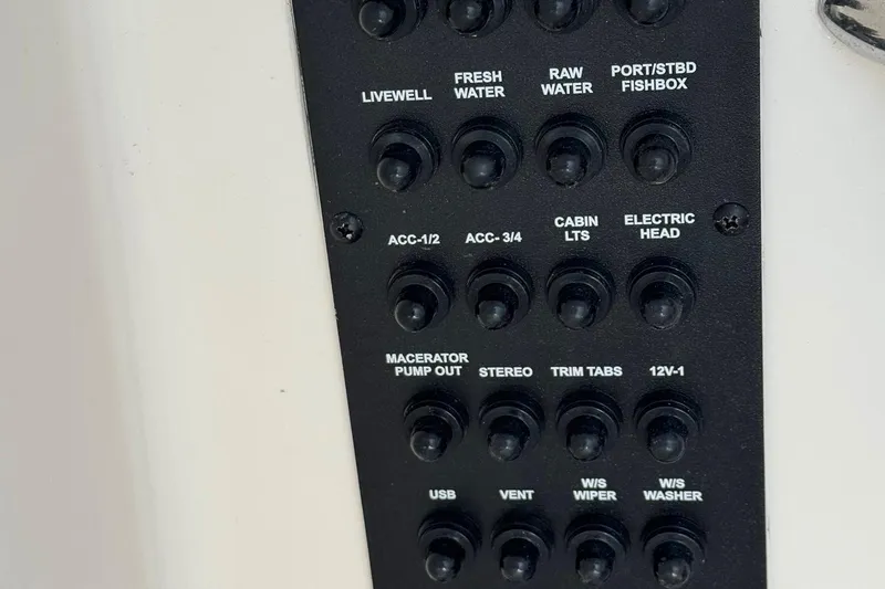 Slide: The Image of Cobia 280 Center Console 2023 - 18