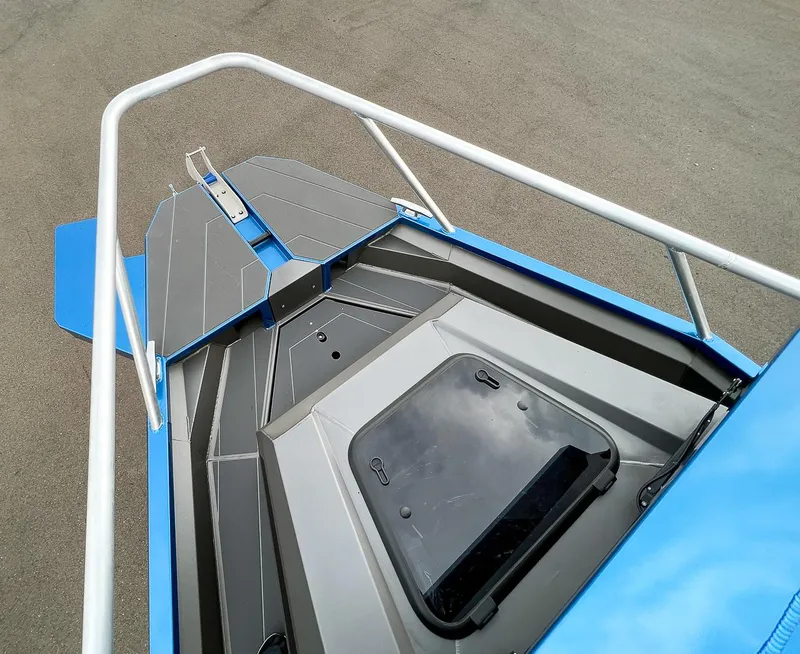 Slide: The Image of Stabicraft 2250 Ultra Centercab 2025 boat deck with hatch and railing. - 22