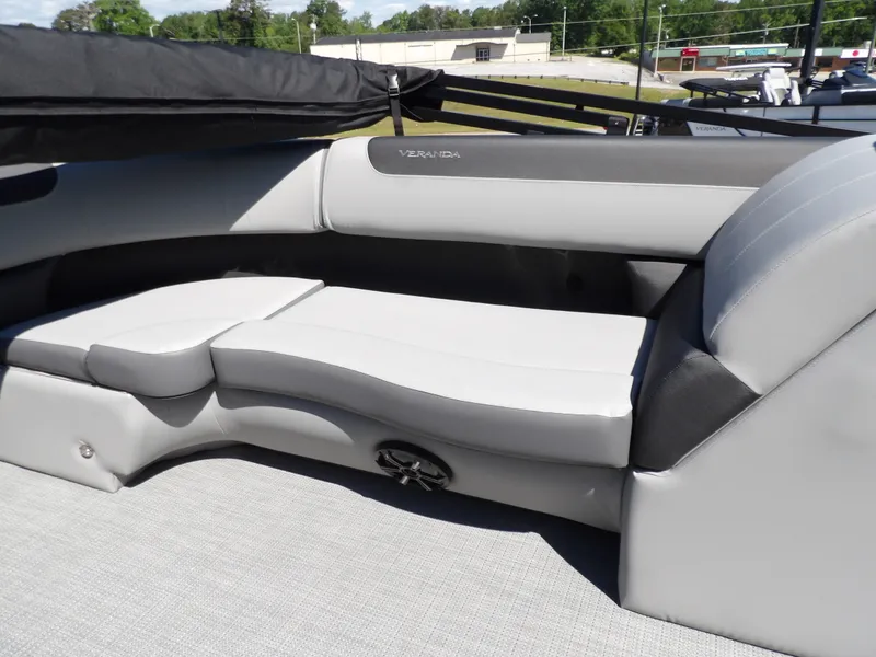 Slide: The Image of Veranda VR22RC 2025 - 12