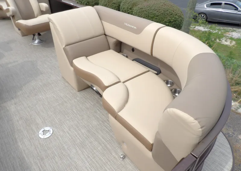 Slide: The Image of Veranda VR22RC 2026 - 9