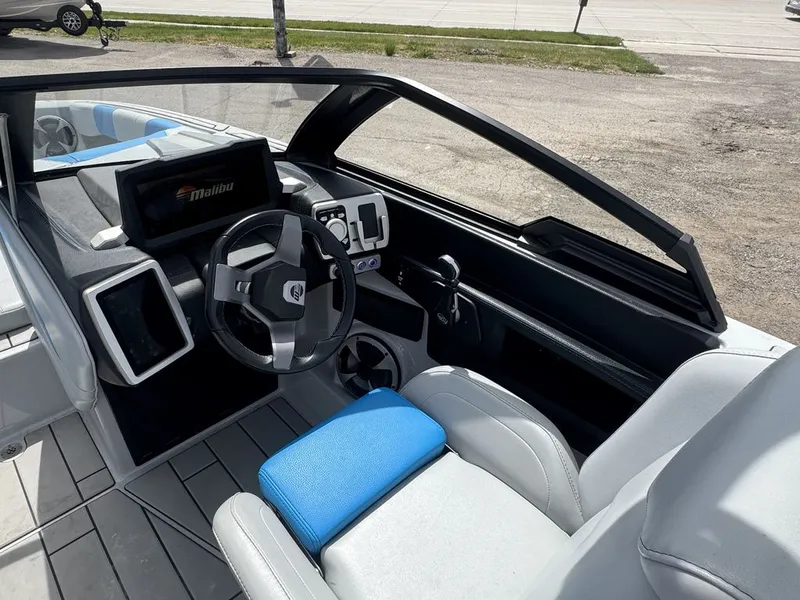 Slide: The Image of Malibu 24 MXZ 2021 - 16