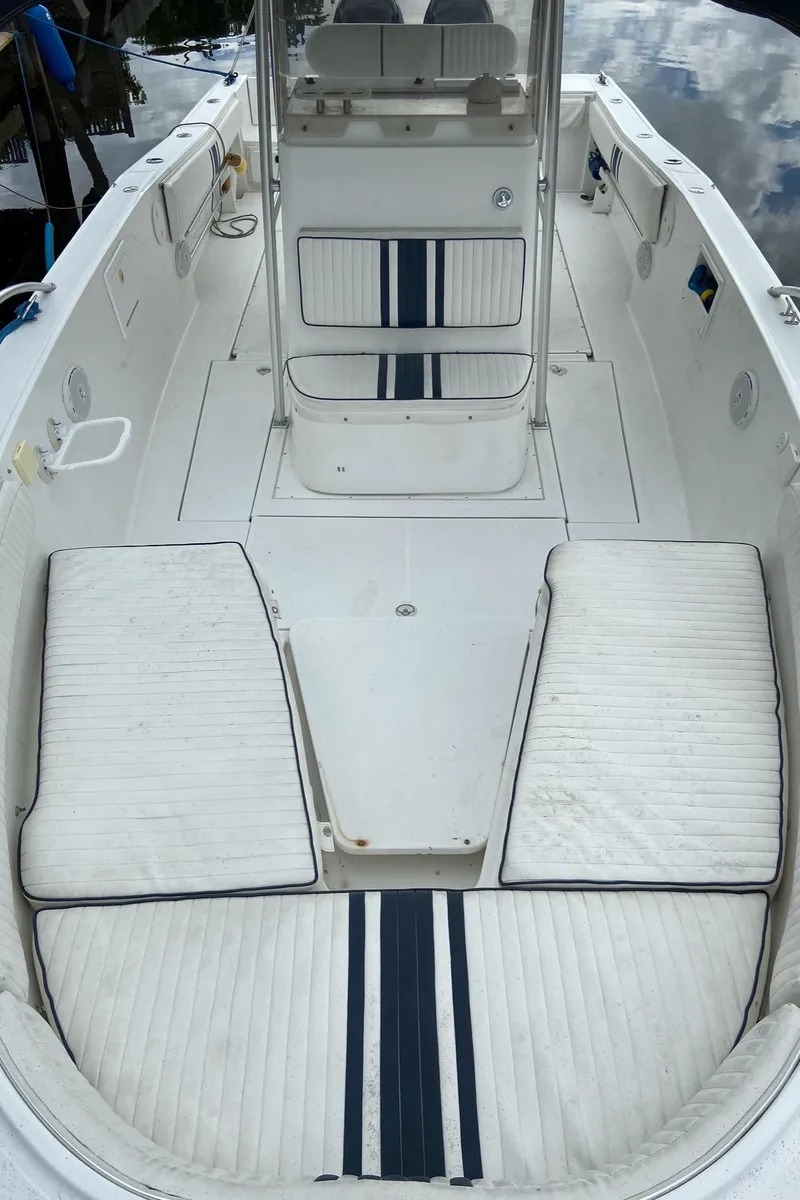 Slide: The Image of 2000 Stamas 290 Tarpon boat interior with white seating and blue accents. - 4