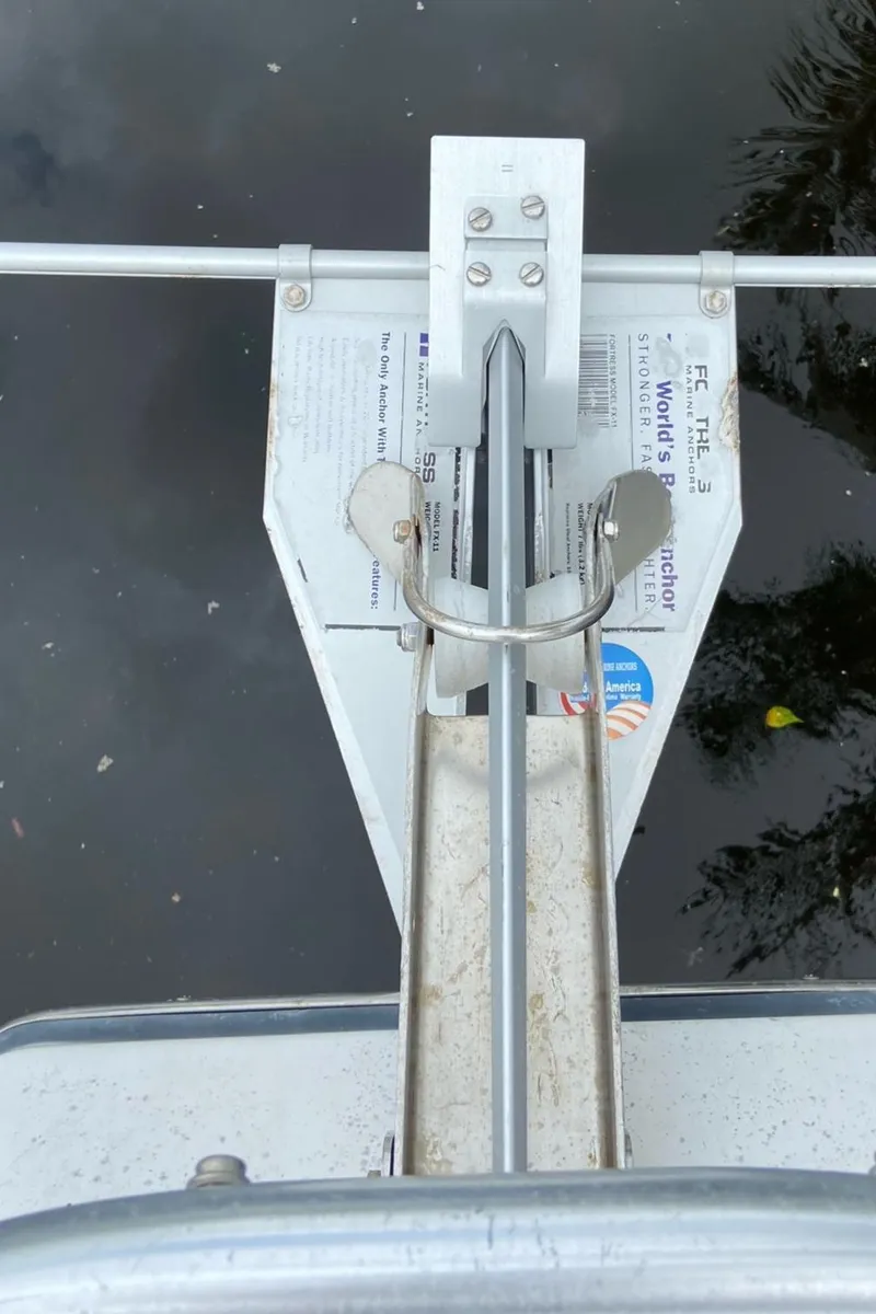 Slide: The Image of Anchor system of a 2000 Stamas 290 Tarpon boat. - 9