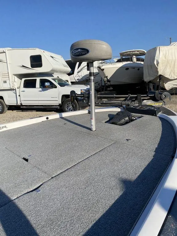 Slide: The Image of 2006 Skeeter Bass Boat with fishing seat and trolling motor. - 12