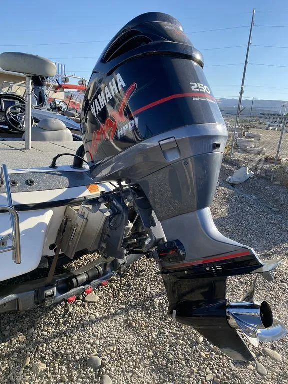 Slide: The Image of 2006 Skeeter Bass Boat with Yamaha 250 HP outboard motor. - 4