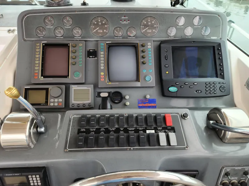 Slide: The Image of Tiara 4000 Express 1999 - 10