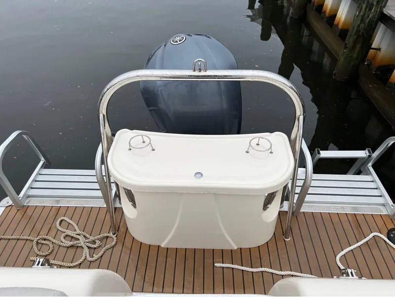 Slide: The Image of 2013 Avalon AMBASSADOR 2785 ENTERTAINER boat stern with motor and deck. - 14