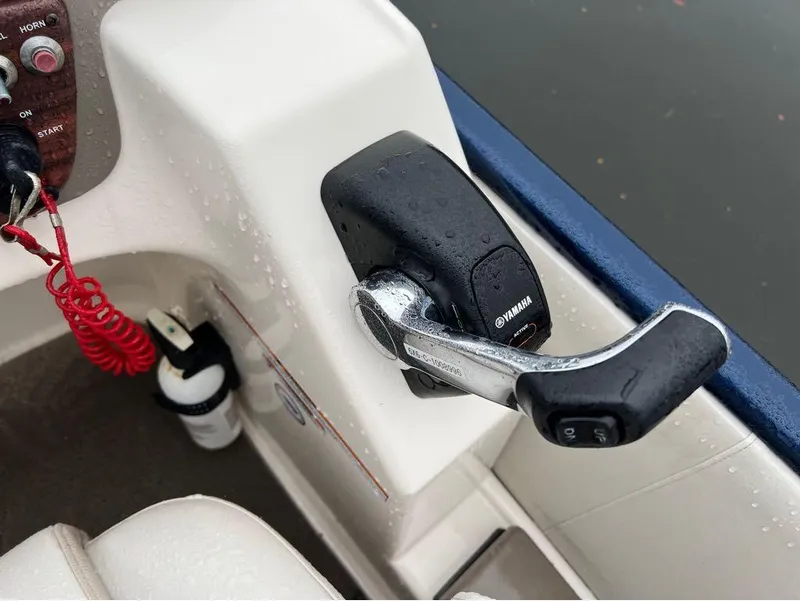 Slide: The Image of Close-up of Yamaha throttle control on 2013 Avalon AMBASSADOR 2785 ENTERTAINER boat. - 18