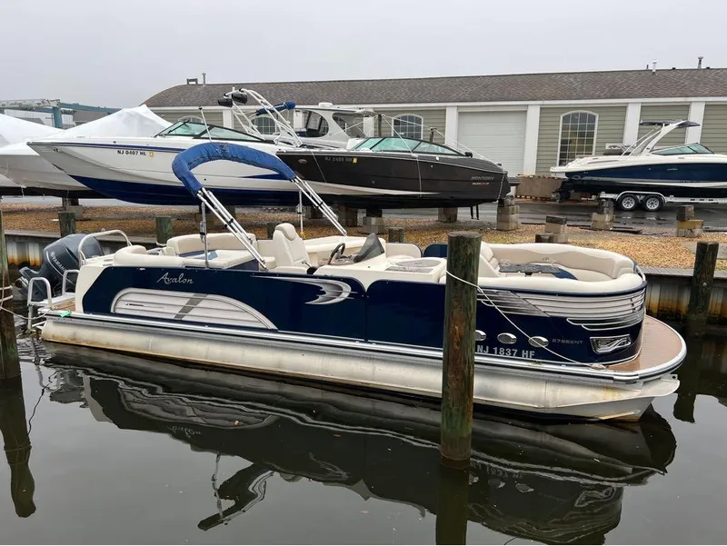 Slide: The Image of 2013 Avalon AMBASSADOR 2785 ENTERTAINER pontoon boat docked at marina. - 19