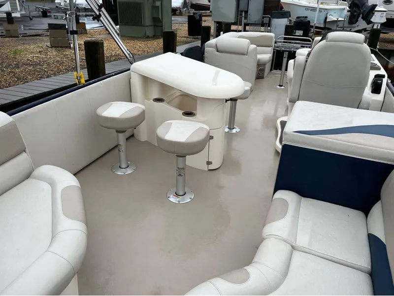 Slide: The Image of 2013 Avalon AMBASSADOR 2785 ENTERTAINER boat interior with seating and table. - 24