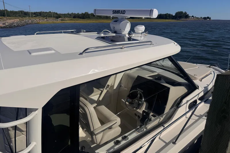 Slide: The Image of Boston Whaler 325 Conquest 2023 - 43