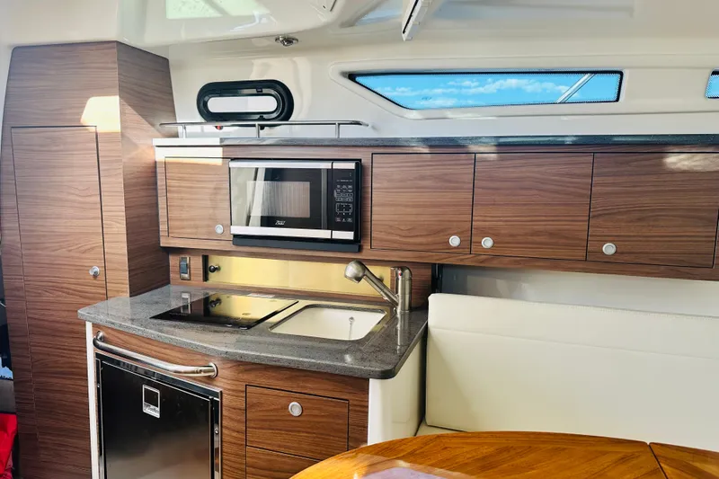 Slide: The Image of Boston Whaler 325 Conquest 2023 - 44