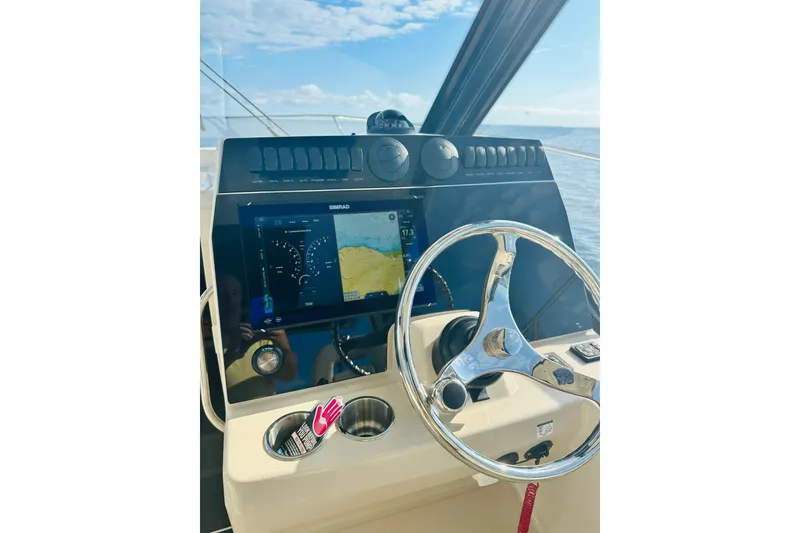 Slide: The Image of Boston Whaler 325 Conquest 2023 - 51