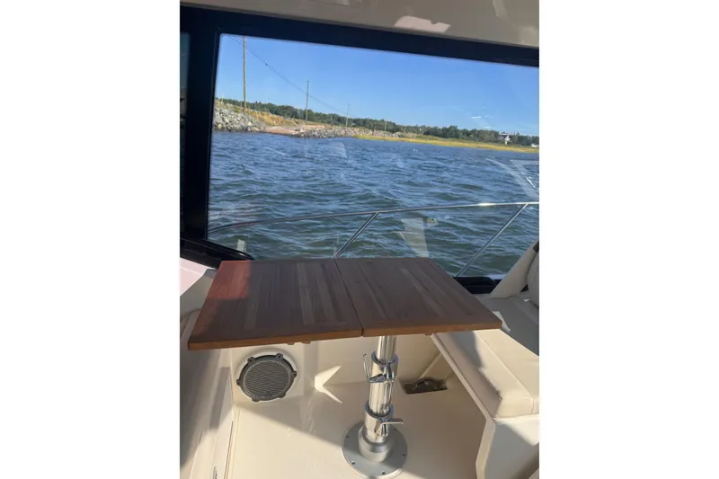 Slide: The Image of Boston Whaler 325 Conquest 2023 - 20