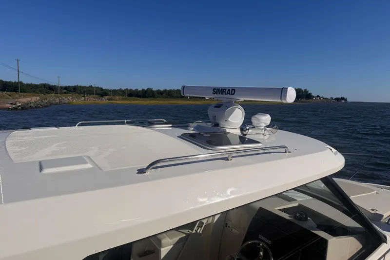 Slide: The Image of Boston Whaler 325 Conquest 2023 - 14