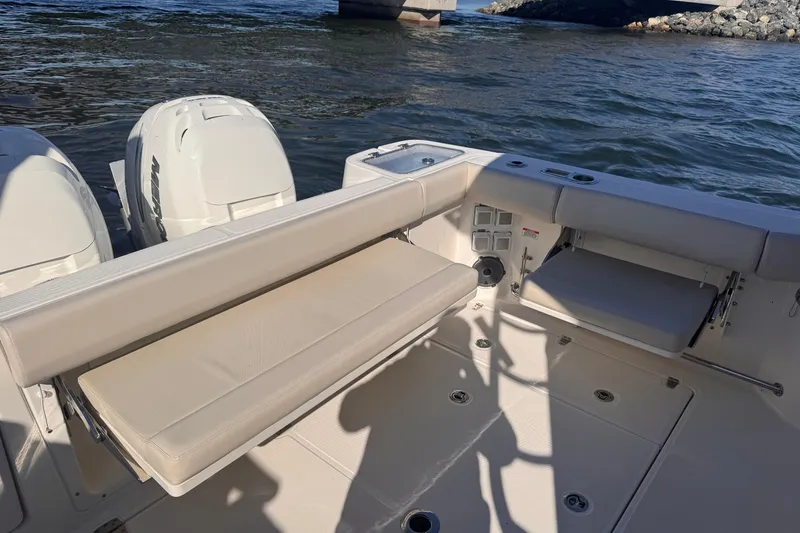 Slide: The Image of Boston Whaler 325 Conquest 2023 - 40