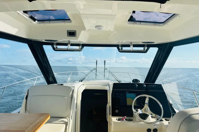 Slide: The Image of Boston Whaler 325 Conquest 2023 - 48