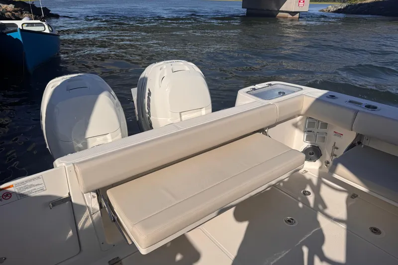Slide: The Image of Boston Whaler 325 Conquest 2023 - 41