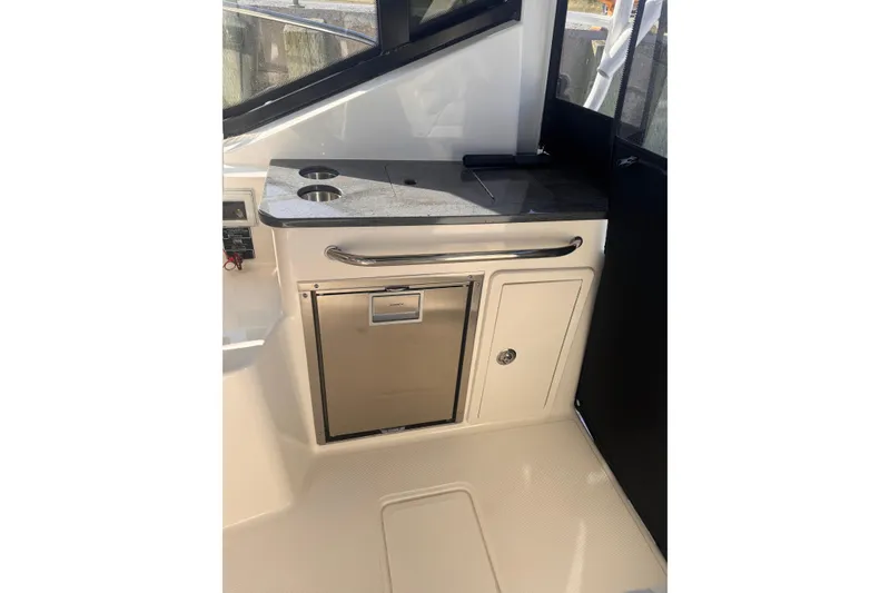 Slide: The Image of Boston Whaler 325 Conquest 2023 - 27