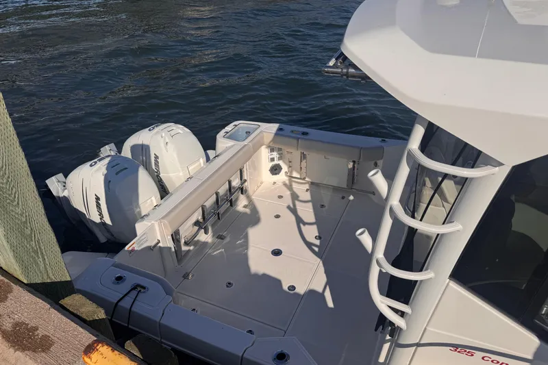 Slide: The Image of Boston Whaler 325 Conquest 2023 - 42
