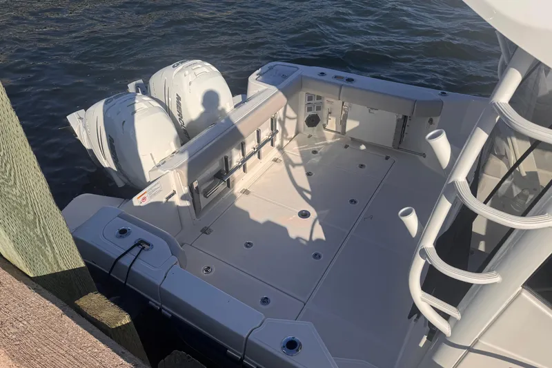 Slide: The Image of Boston Whaler 325 Conquest 2023 - 13