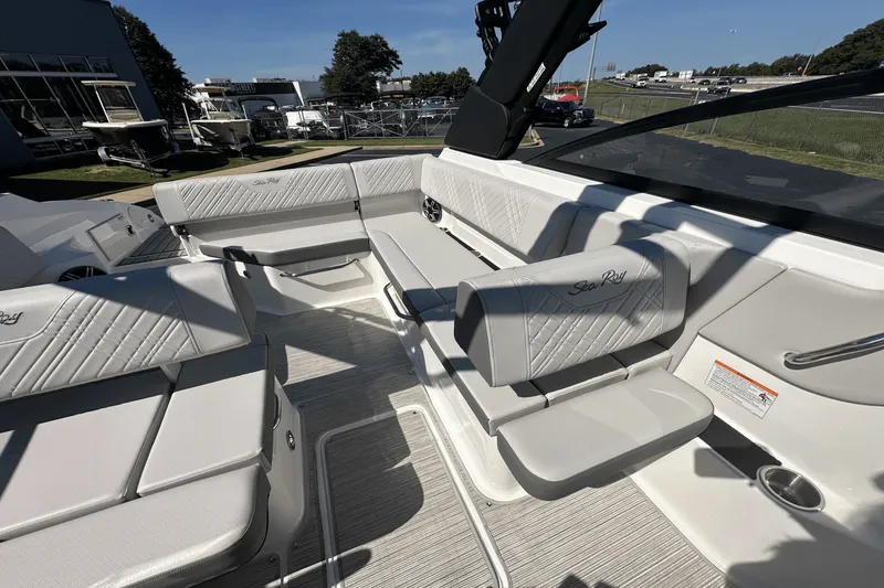 Slide: The Image of Sea Ray SDX 250 Surf 2026 - 17