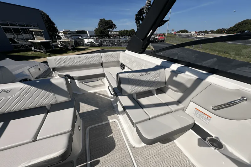 Slide: The Image of Sea Ray SDX 250 Surf 2026 - 18