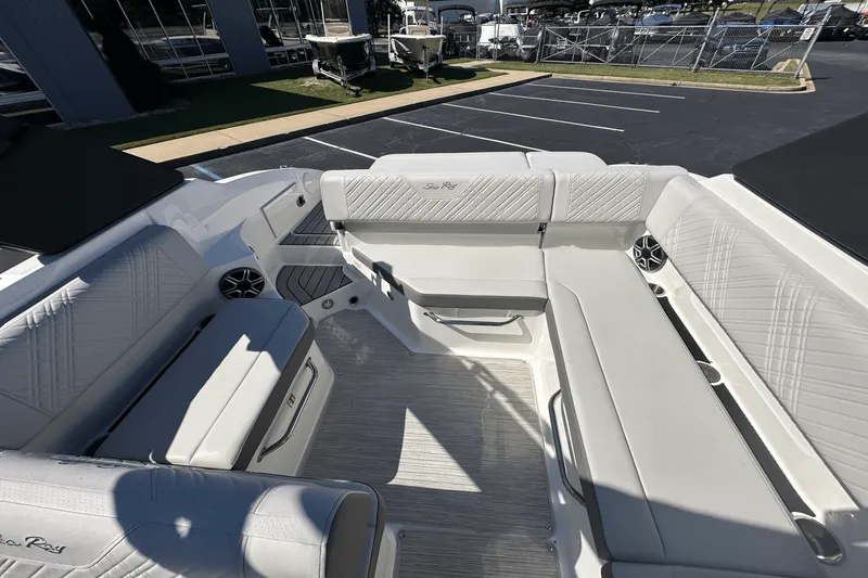 Slide: The Image of Sea Ray SDX 250 Surf 2026 - 19