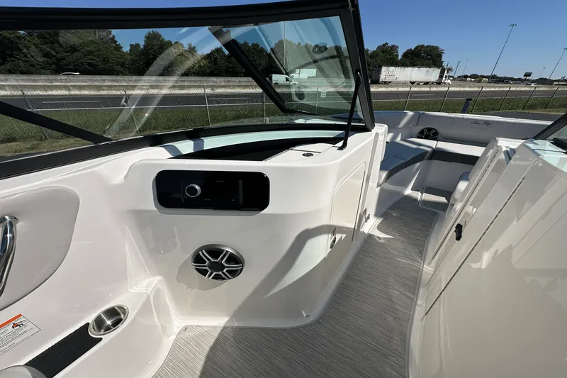 Slide: The Image of Sea Ray SDX 250 Surf 2026 - 6