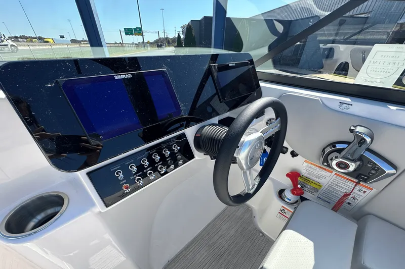 Slide: The Image of Sea Ray SDX 250 Surf 2026 - 9